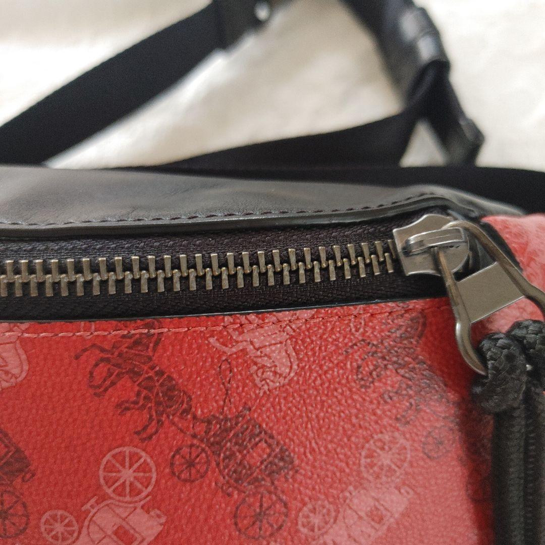 COACH　コーチ　赤　ボディーバッグ