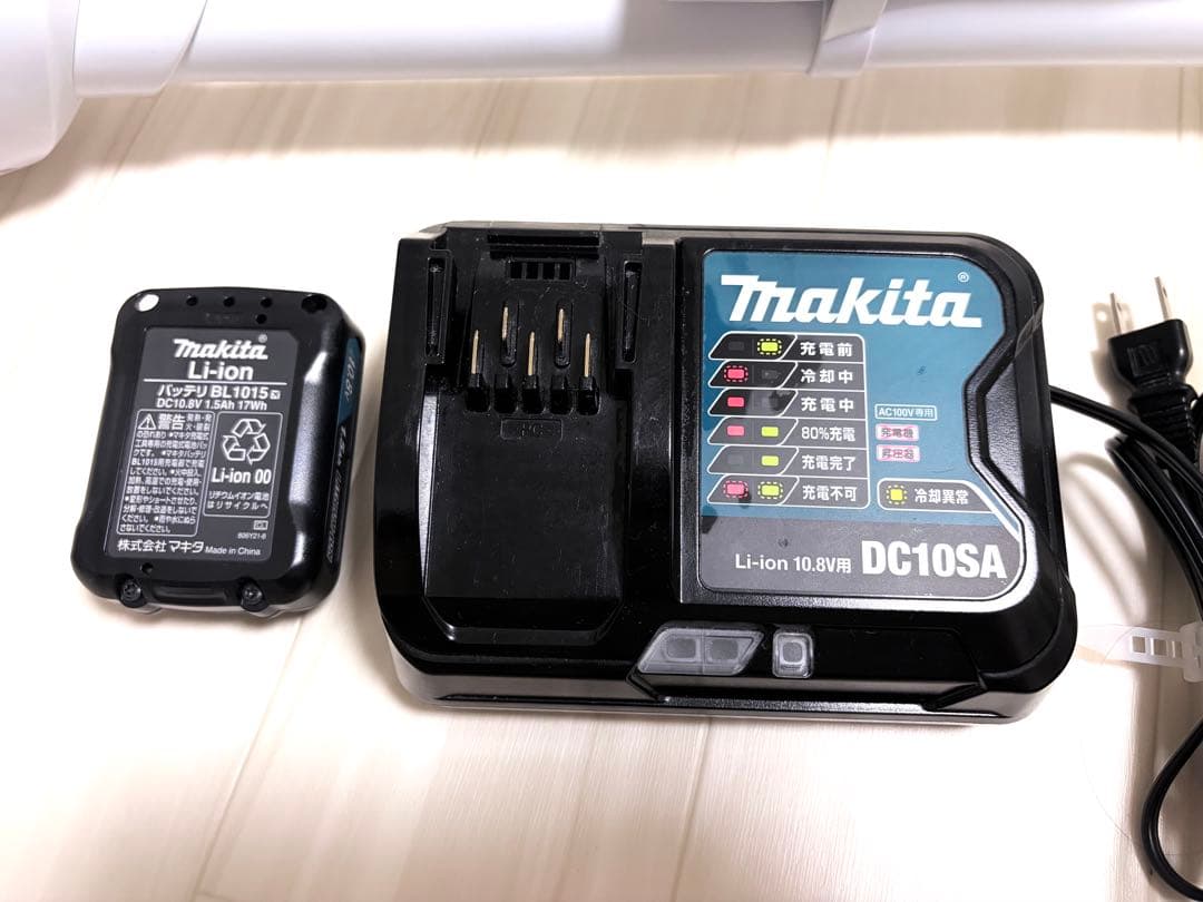 マキタ コードレス掃除機　CL107FDSHW