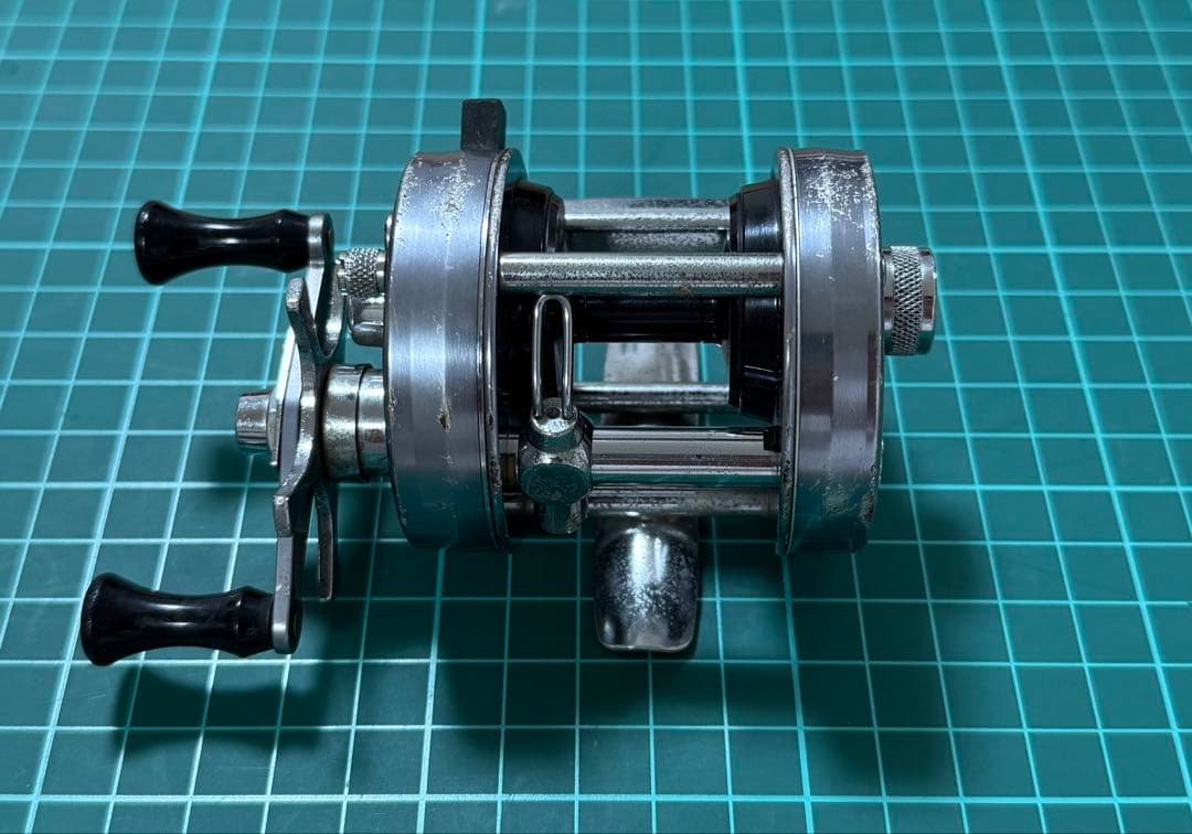 アブガルシア Ambassadeur 2500C ベイトリール 右ハンドル