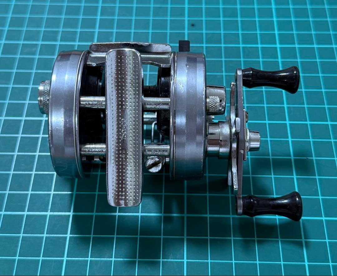 アブガルシア Ambassadeur 2500C ベイトリール 右ハンドル