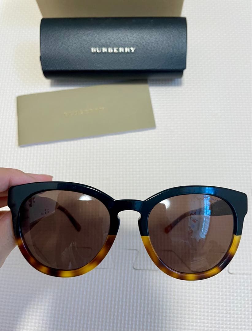 Burberry キャットアイ サングラス