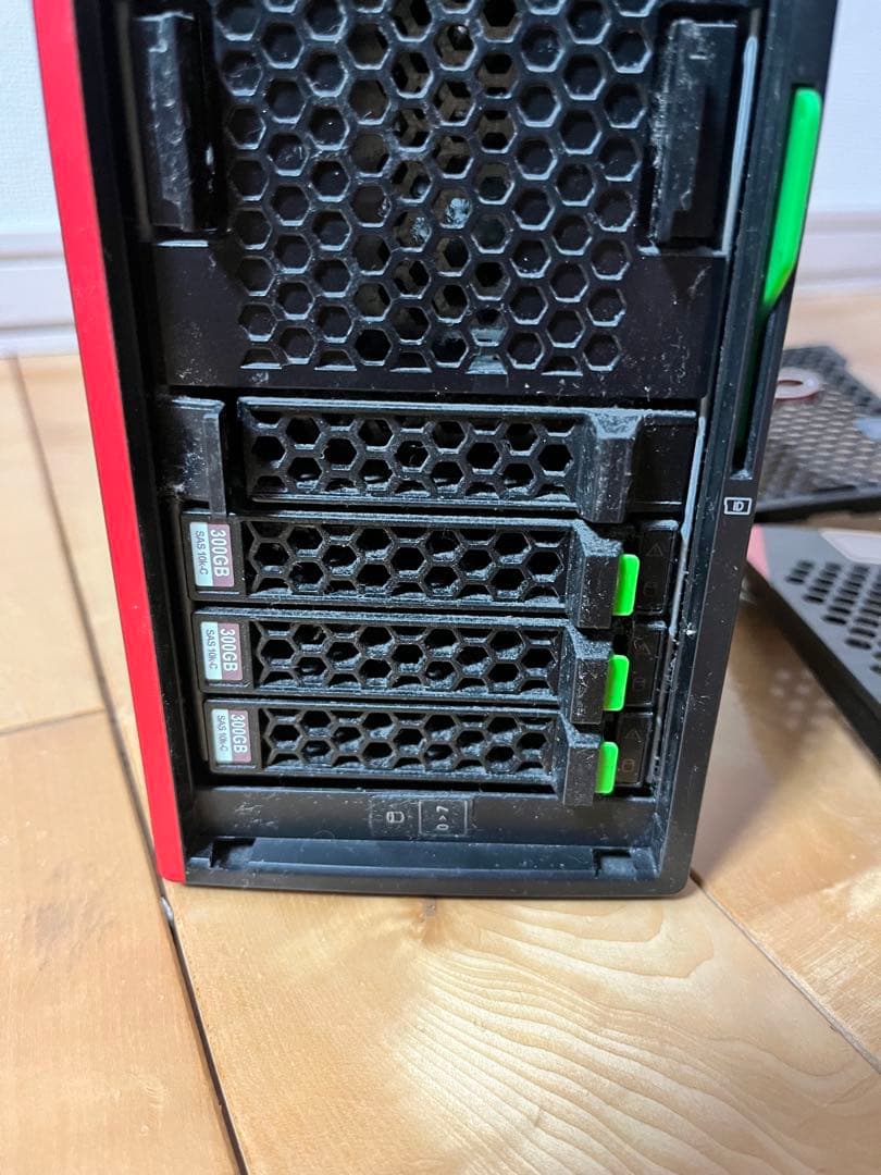 ②FUJITSU Server PRIMERGY TX1320 M4 900GB