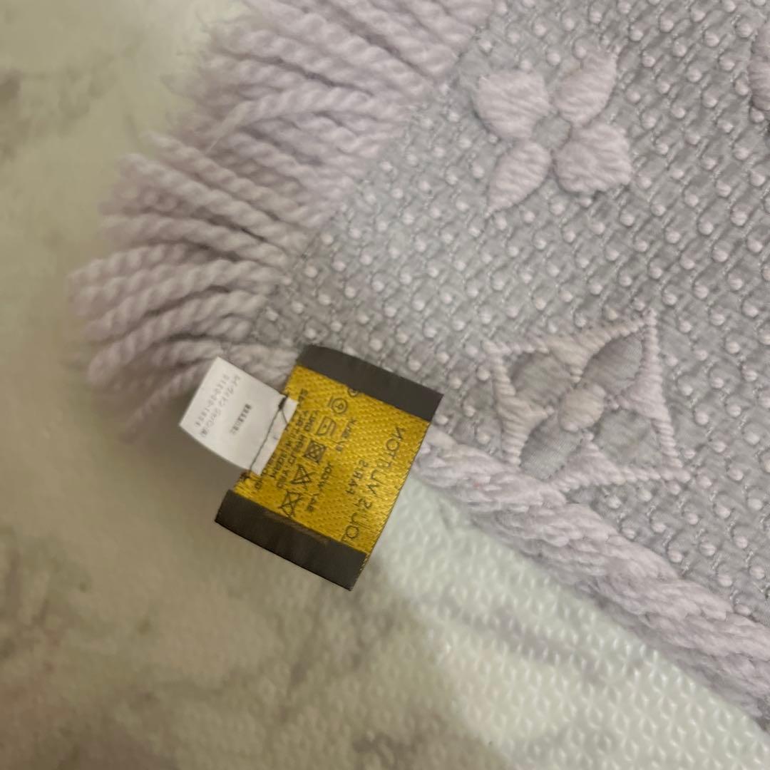 VUITTON マフラー ロゴマニア グレー