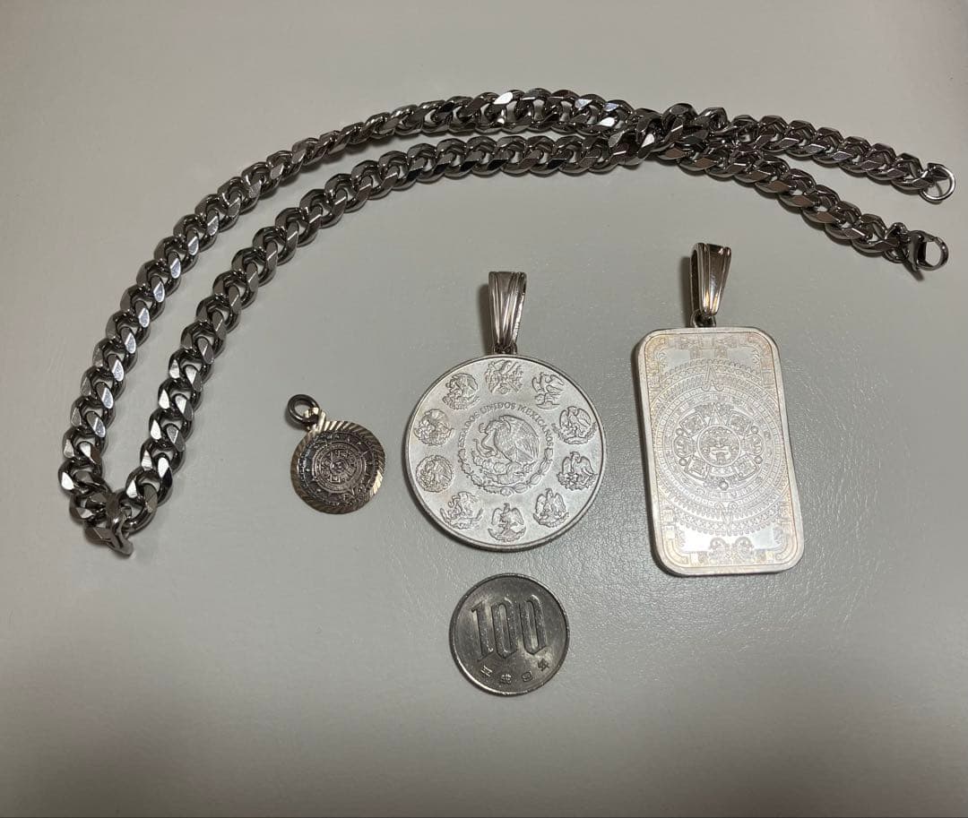 シルバー色　メダル　ペンダント3点セット メキシコ　チカーノ　ネックレス