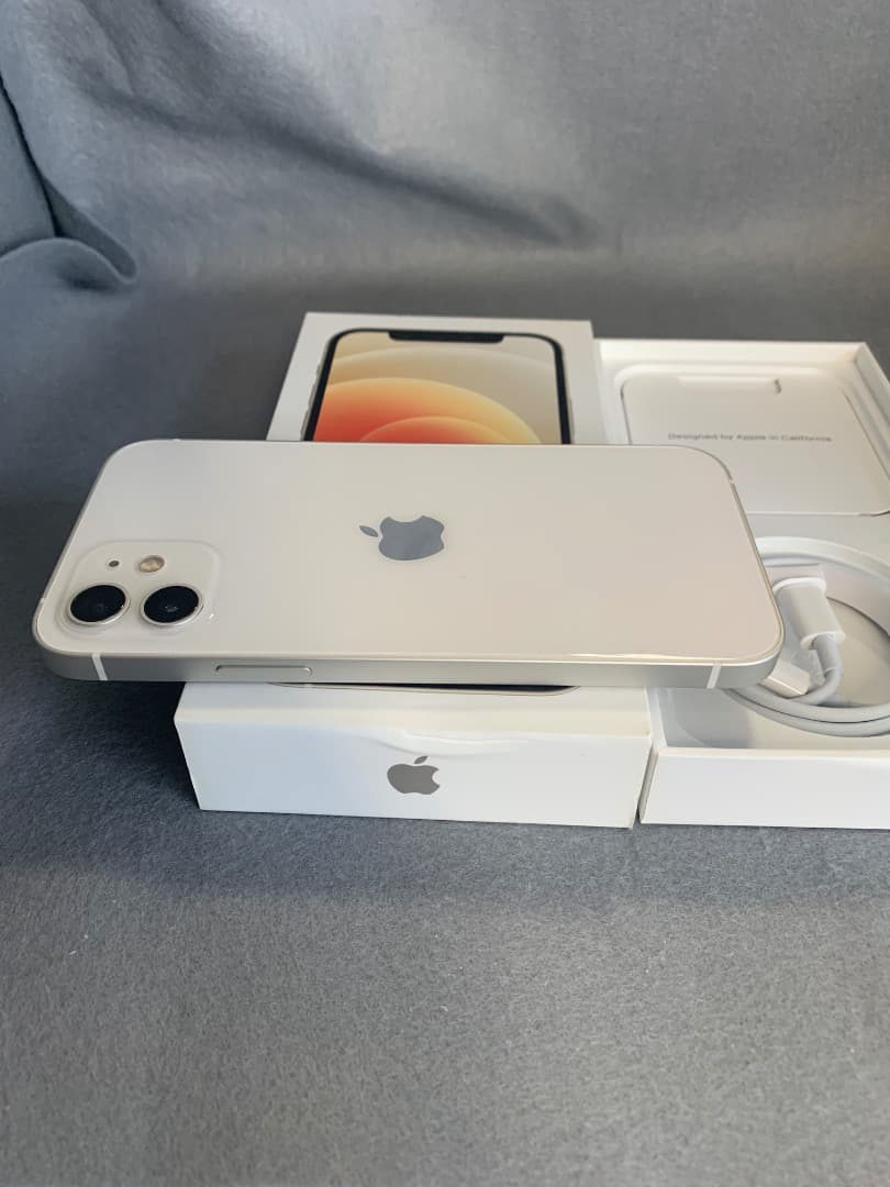 超美品　国内版　SIMフリー　iPhone12 64GB ホワイト色