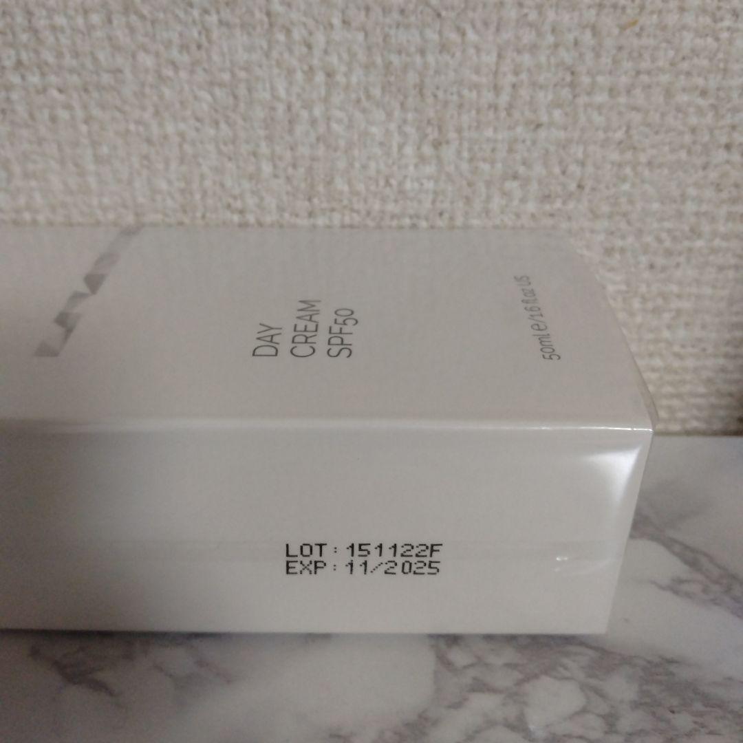 化粧下地 CHRISTINA ILLUSTRIOUS DAY CREAM SPF50