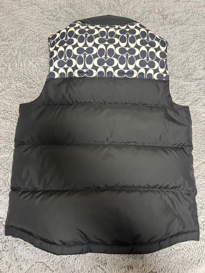 COACH ダウンベスト 紺色、黒/白