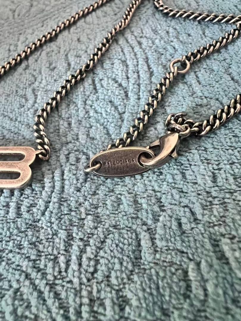 バレンシアガ BALENCIAGA 新品同様 ロゴネックレス