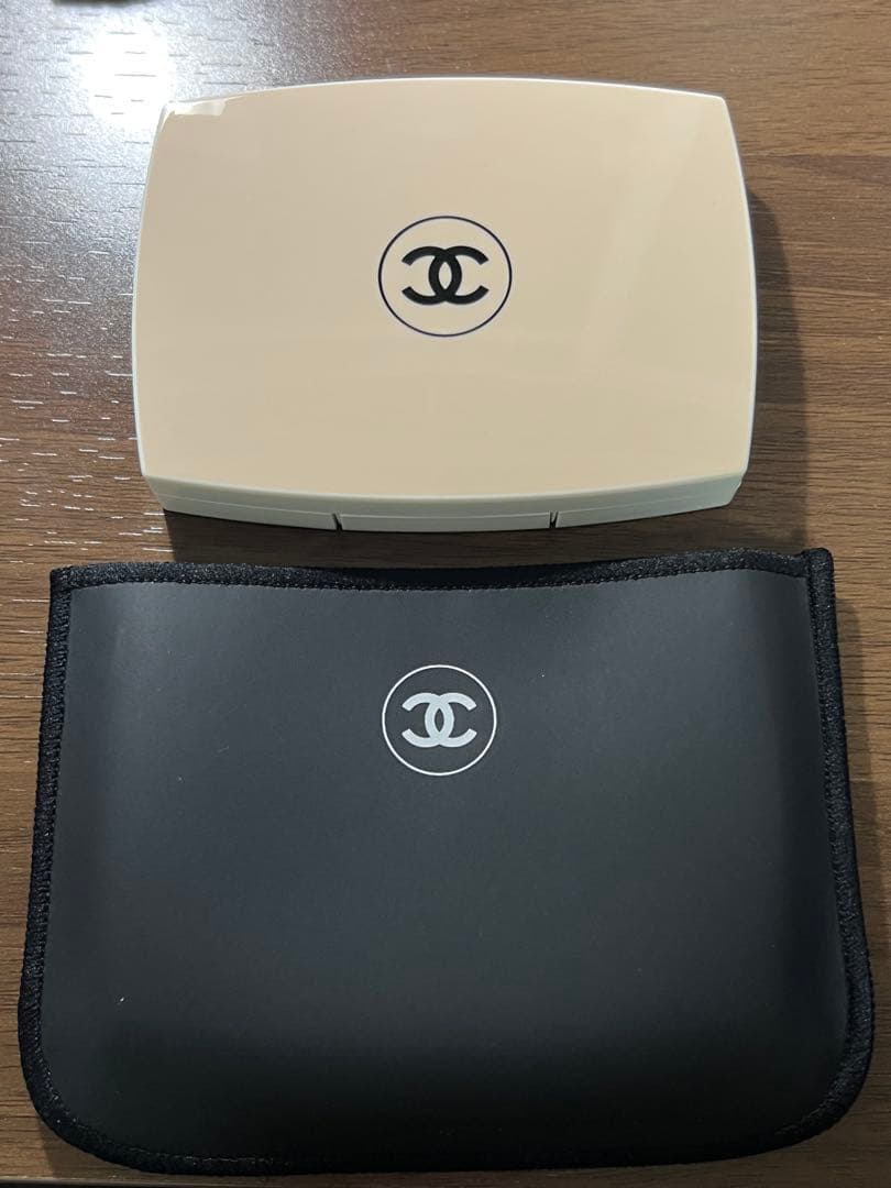 CHANEL LE BLANC パウダーファンデーション B10