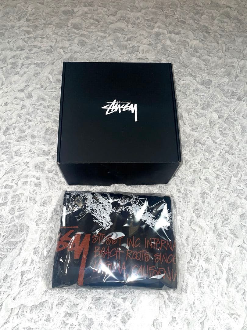【新品】【STUSSY】バックプリント Tシャツ 黒 Mサイズ メンズ