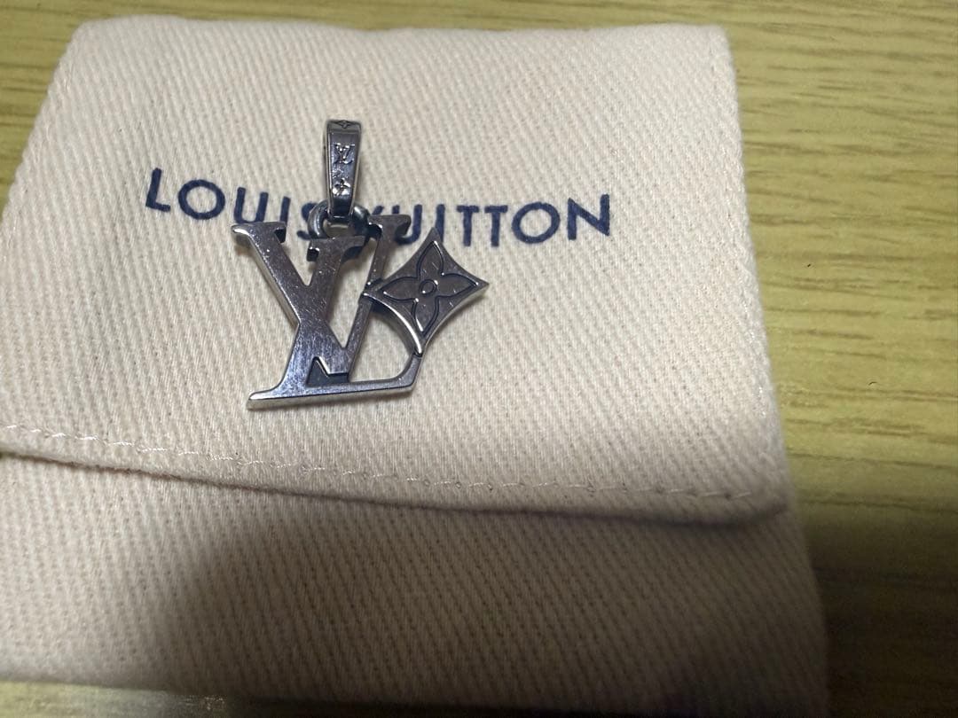 LOUIS VUITTON LV フラワーネックレストップシルバー M03091