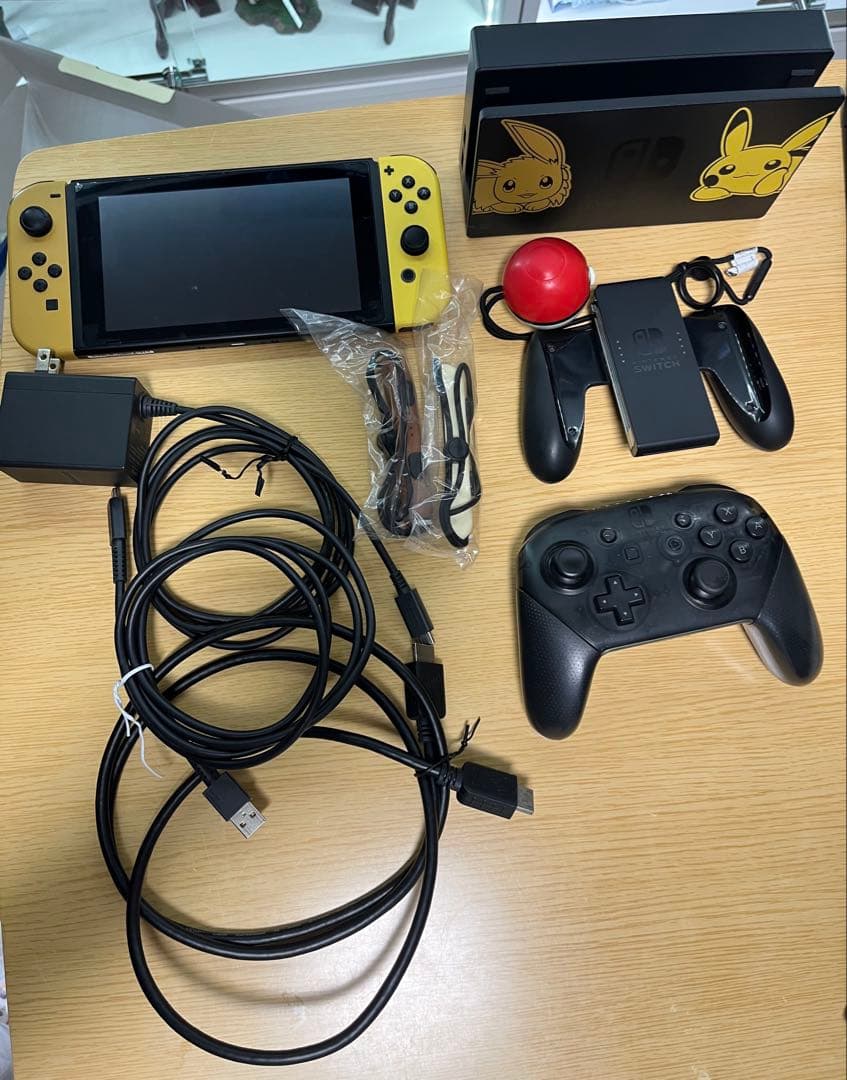 任天堂Switch本体ピカブイ仕様＋プロコン