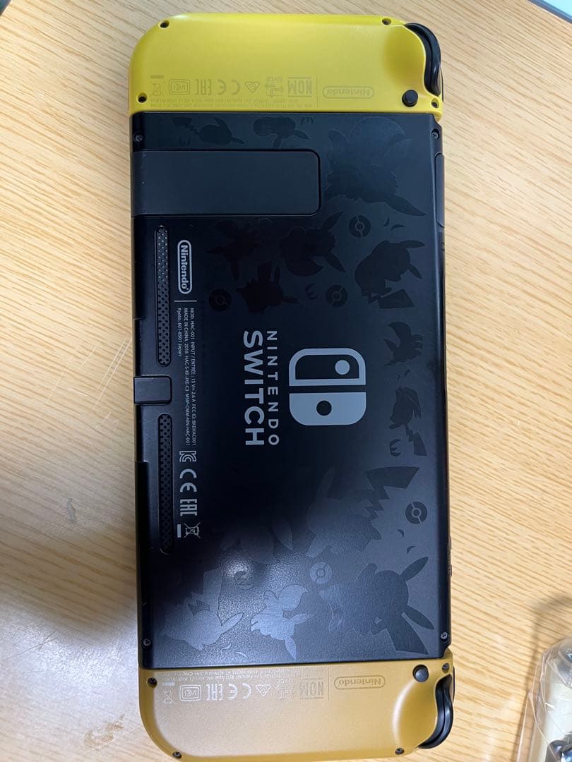 任天堂Switch本体ピカブイ仕様＋プロコン
