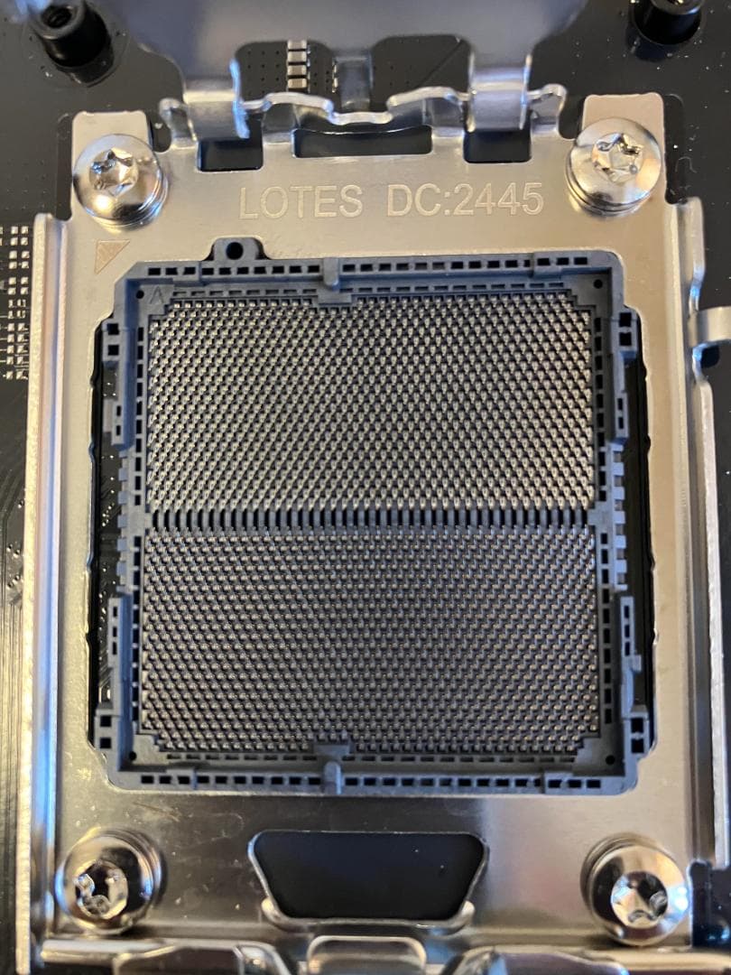 Asrock A620M mATXマザボ/AMD Wraith Prismクーラ