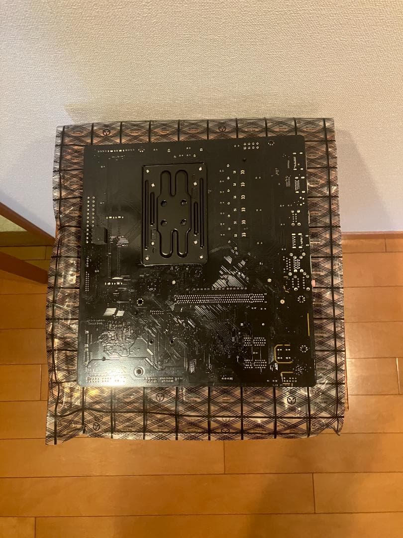 Asrock A620M mATXマザボ/AMD Wraith Prismクーラ