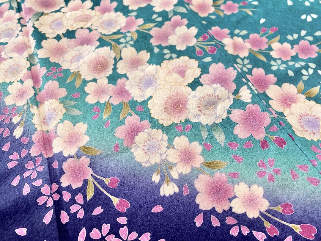 akmx188 正絹 振袖 　白/納戸色 パールトーン加工 11号 花柄