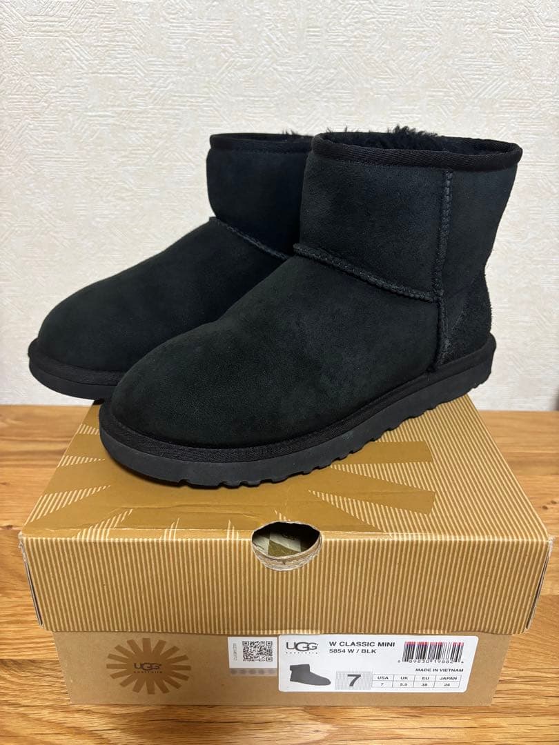 UGG アグ＊クラッシックミニ ムートンブーツ 黒 24cm