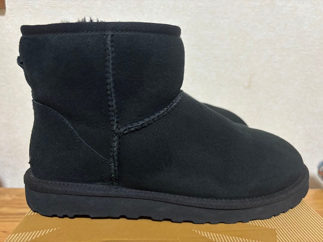 UGG アグ＊クラッシックミニ ムートンブーツ 黒 24cm