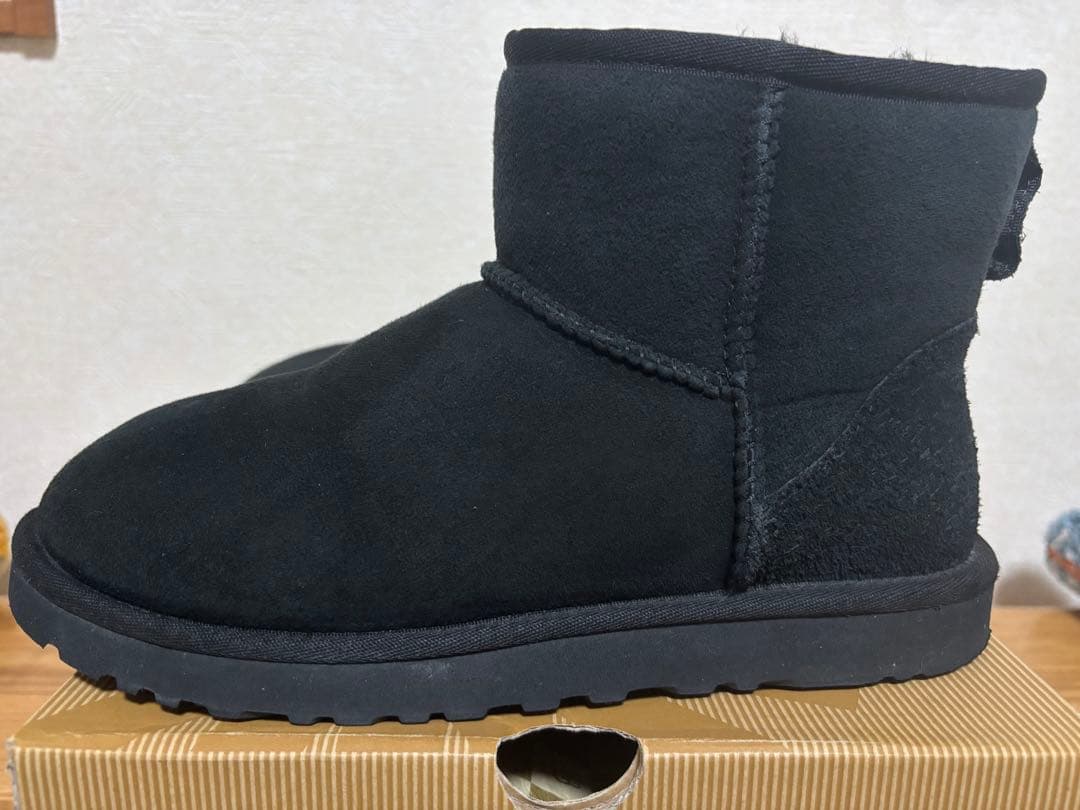 UGG アグ＊クラッシックミニ ムートンブーツ 黒 24cm