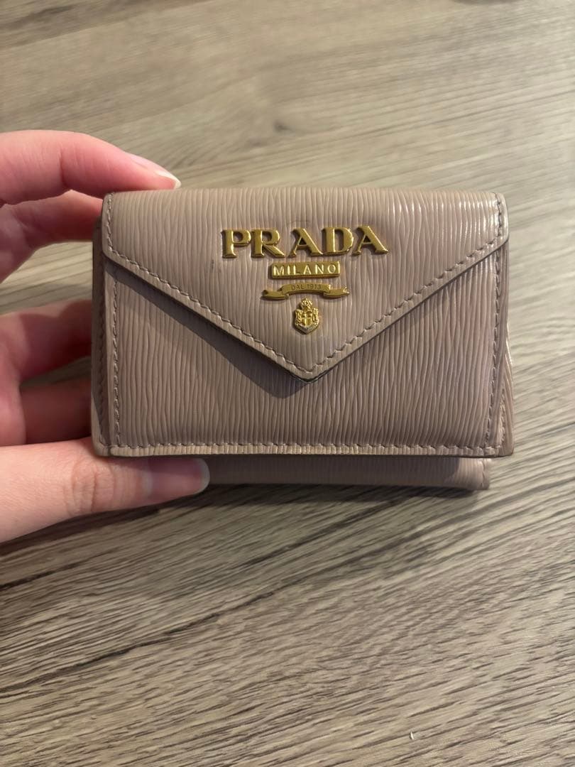 リ*コ様 え*！様 PRADA 三つ折り財布　ピンクベージュ