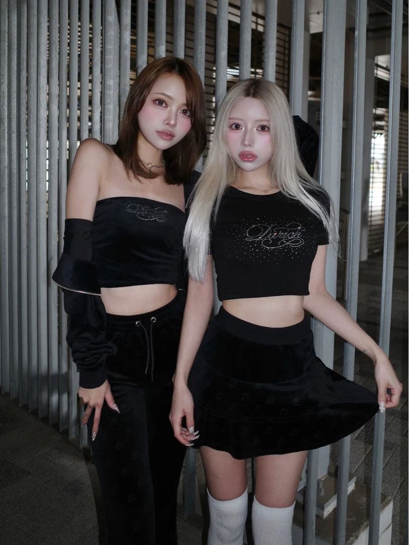 【新品未使用】 ロゴビジューエンジェルモチーフTシャツ
