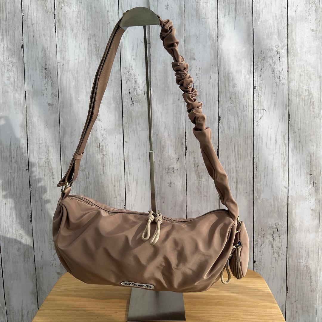 【美品】OUTDOOR ✖️LEEボディバッグ　カフェラテ