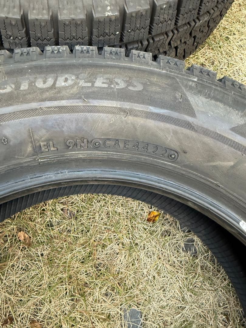 目玉商品　195/65R15 ほぼ新品　スタッドレス