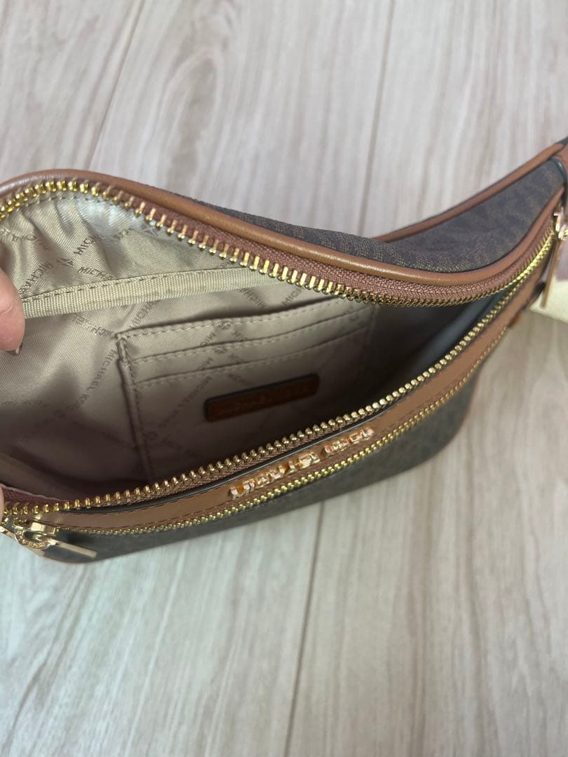 MICHAEL KORS ボディバッグ・ウエストポーチ