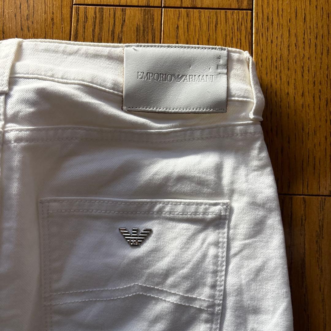 EMPORIO ARMANI ホワイトデニムパンツ