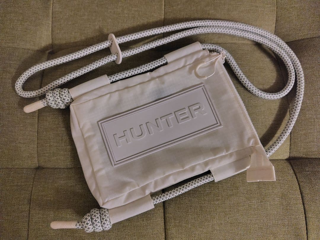 【新品未使用】HUNTER トラベルリップストップリサイクルナイロンフォンポーチ