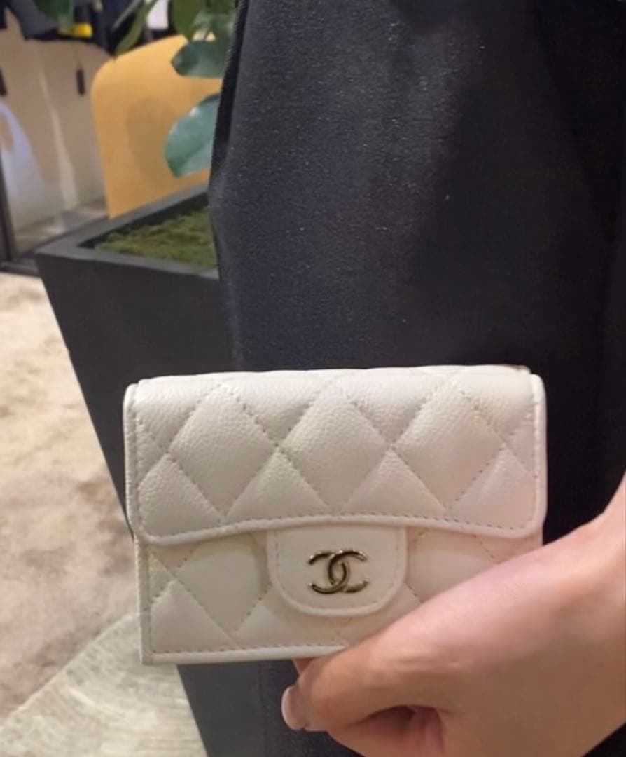 CHANEL シャネル三つ折り財布 マトラッセ 白 ホワイト