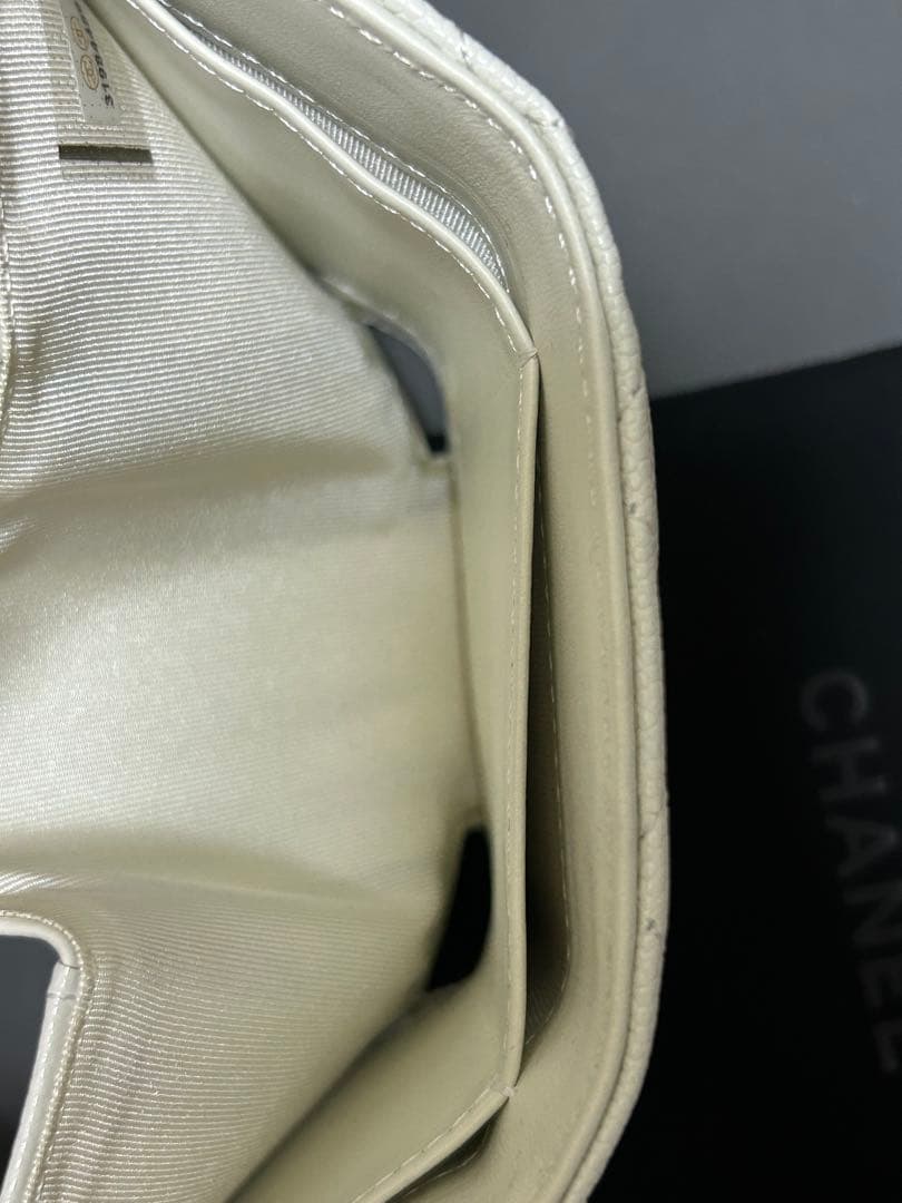 CHANEL シャネル三つ折り財布 マトラッセ 白 ホワイト