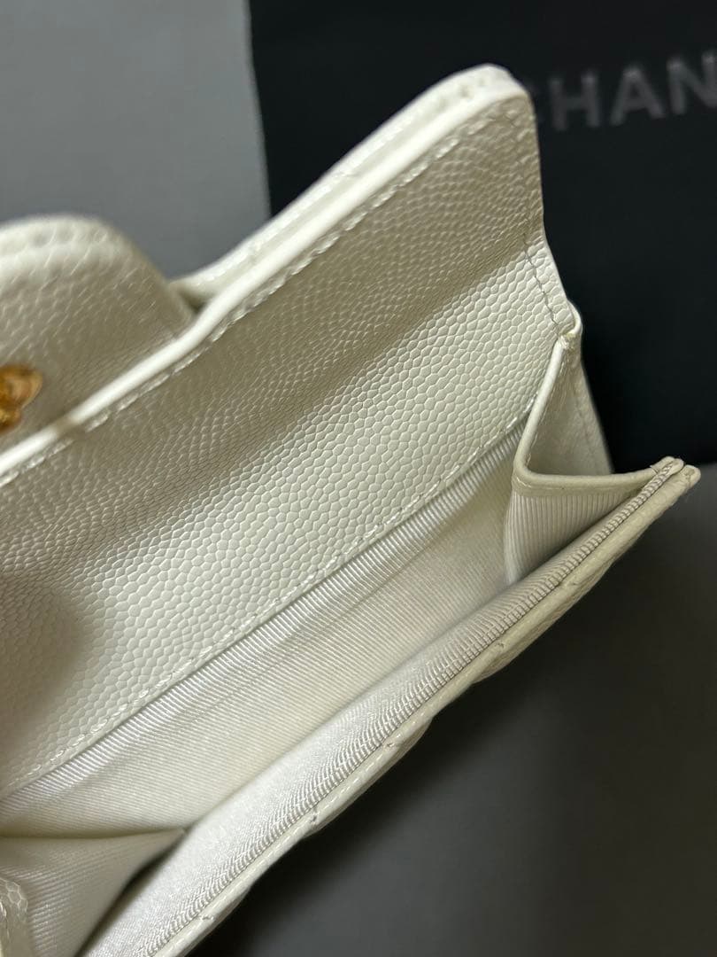 CHANEL シャネル三つ折り財布 マトラッセ 白 ホワイト