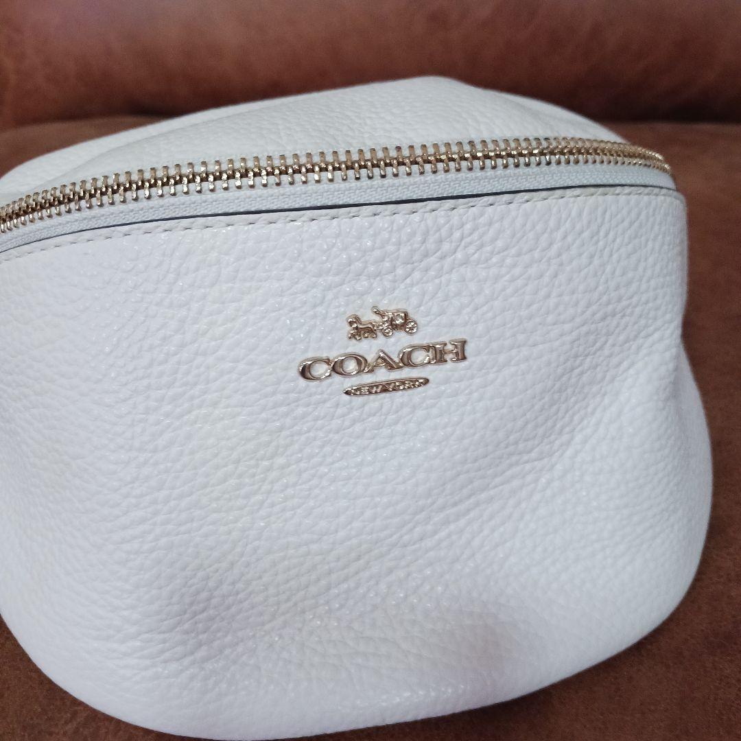 美品　COACH ホワイトレザーボディバッグ