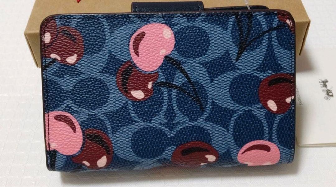 ★COACH チェリー柄 二つ折り財布 ネイビー★新品未使用★