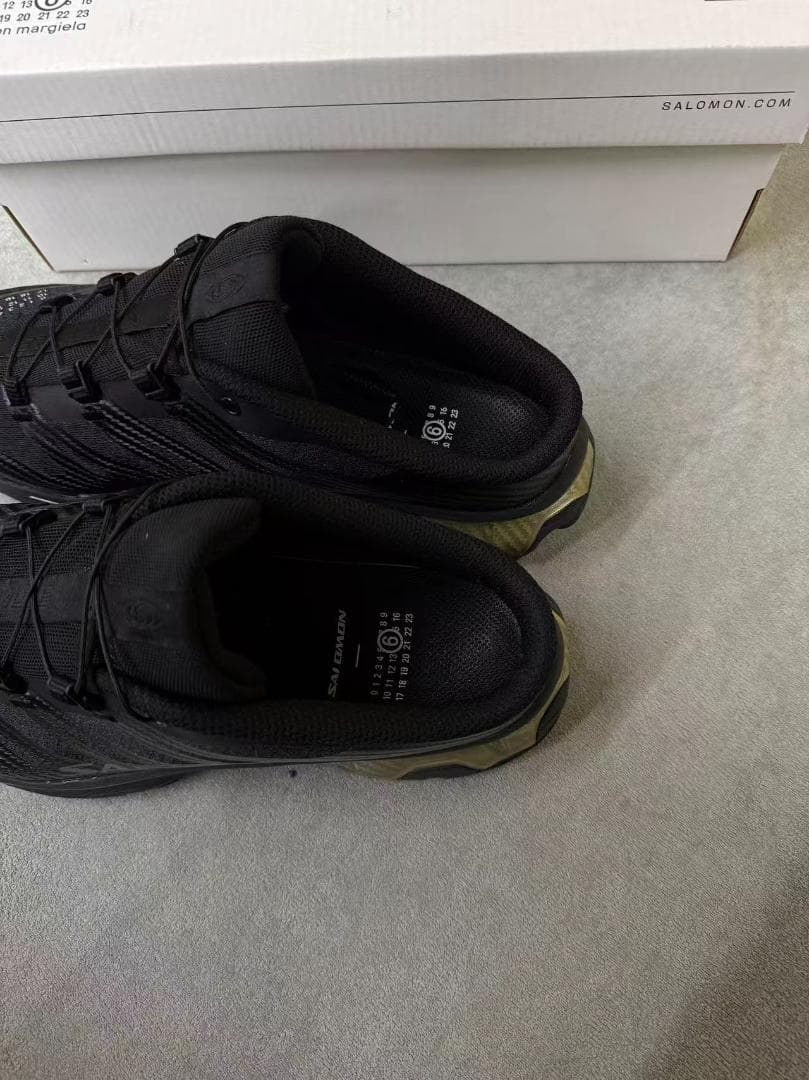 美品MM6 × Salomon XT-4トレイルランニング スニーカー ブラック