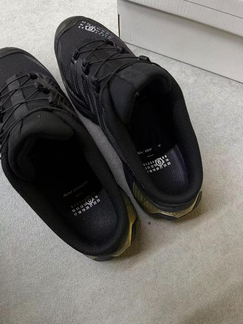 美品MM6 × Salomon XT-4トレイルランニング スニーカー ブラック