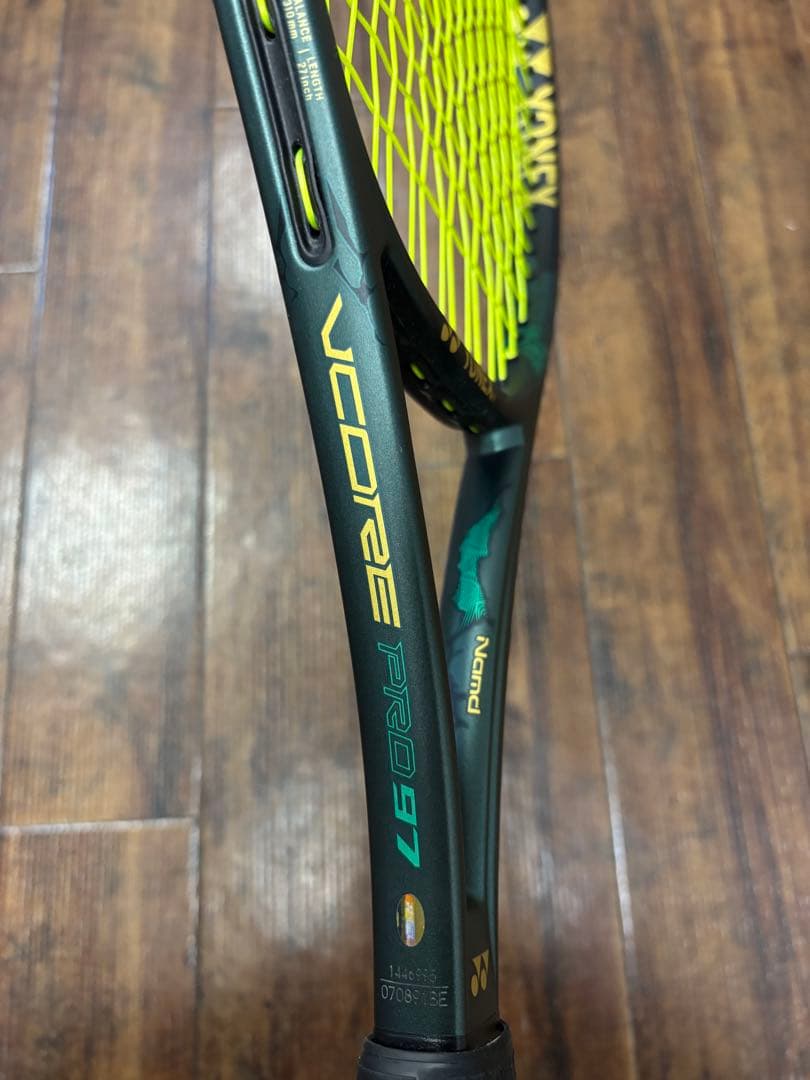 YONEX VCORE PRO JP 97 テニスラケット300g G2