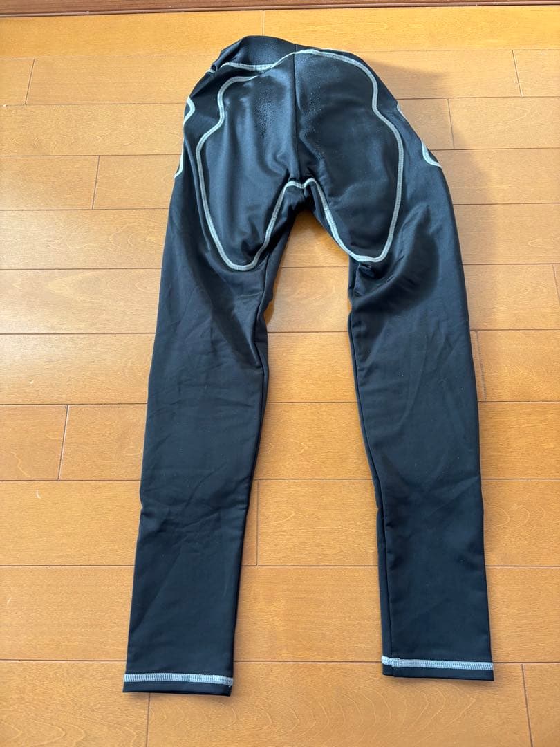 再値下げ‼️VOLCOMキッズスノーボードウェア上下セット　Sサイズ中古品
