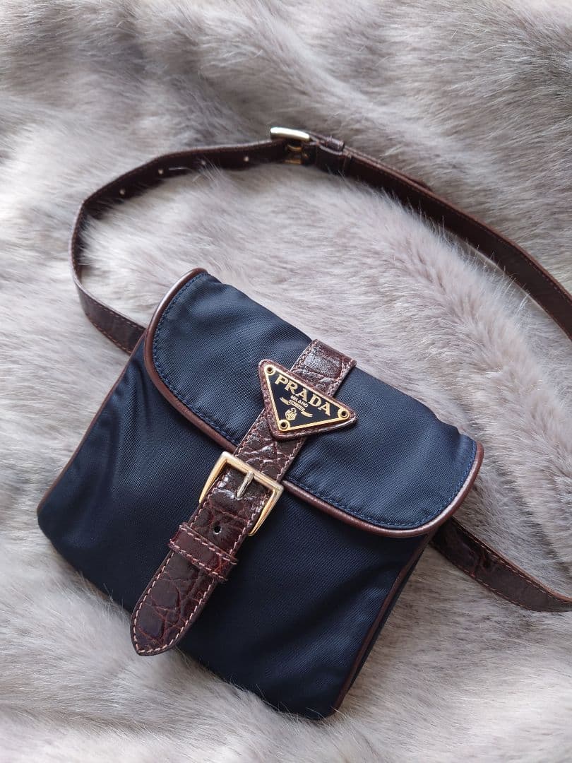 わ*♩様 【極美品】【希少】【PRADA 】ウエストポーチ 三角ロゴ ナイロン