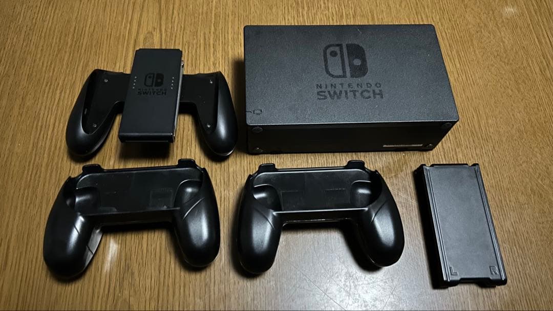 Nintendo Switch スカーレッド 本体と付属品