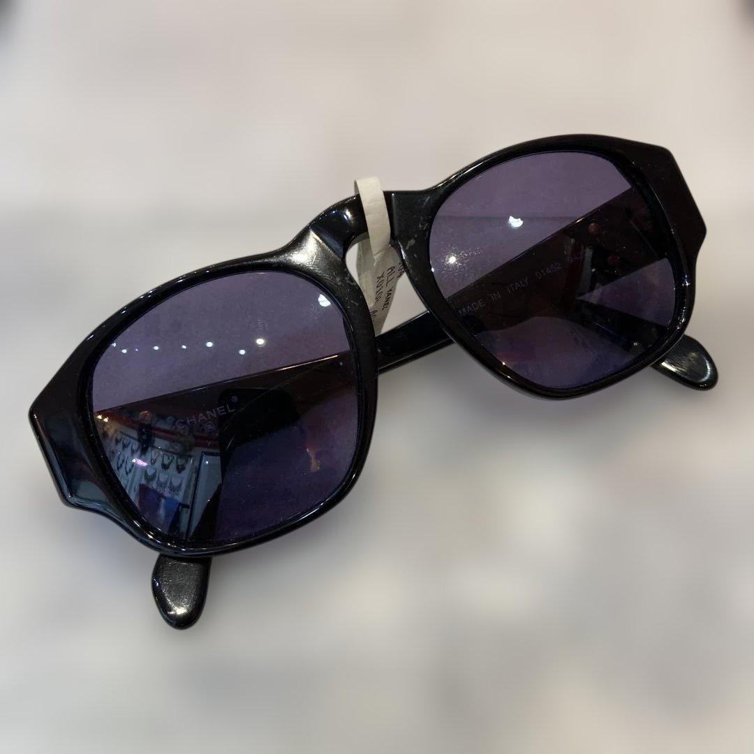 CHANEL アイコニックサングラス 紫色レンズ