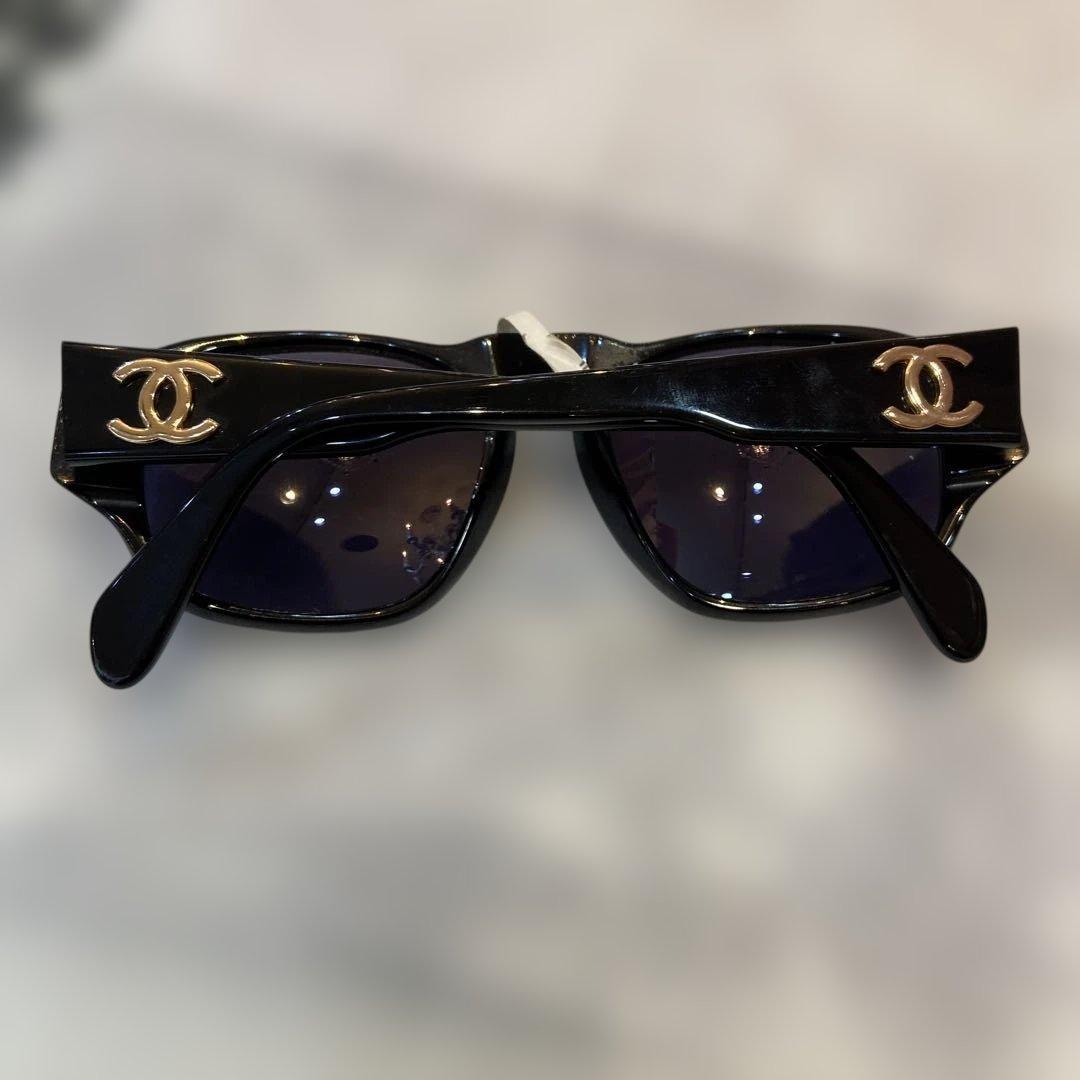 CHANEL アイコニックサングラス 紫色レンズ