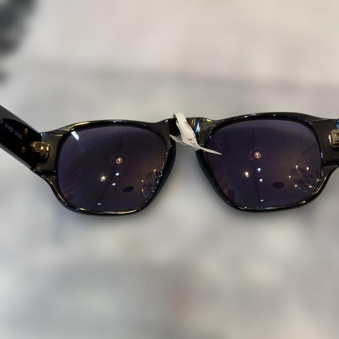 CHANEL アイコニックサングラス 紫色レンズ