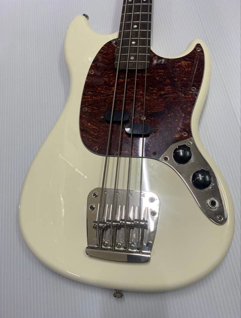 ベース Squier by Fender Mustang Bass