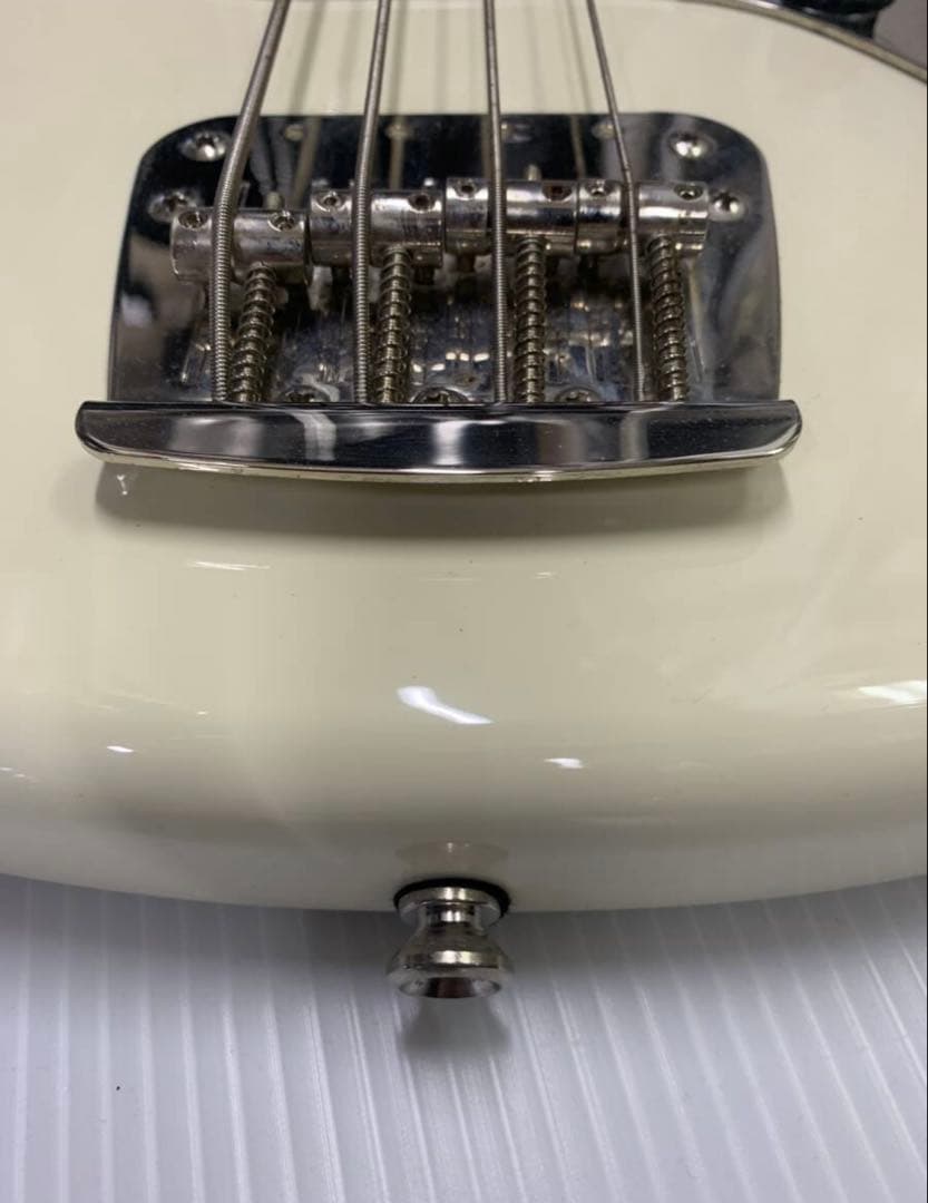 ベース Squier by Fender Mustang Bass