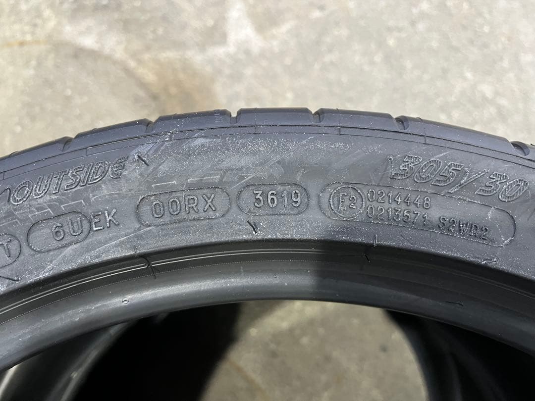 大特価MICHELIN Pilot Super Sport 305/30ZR20
