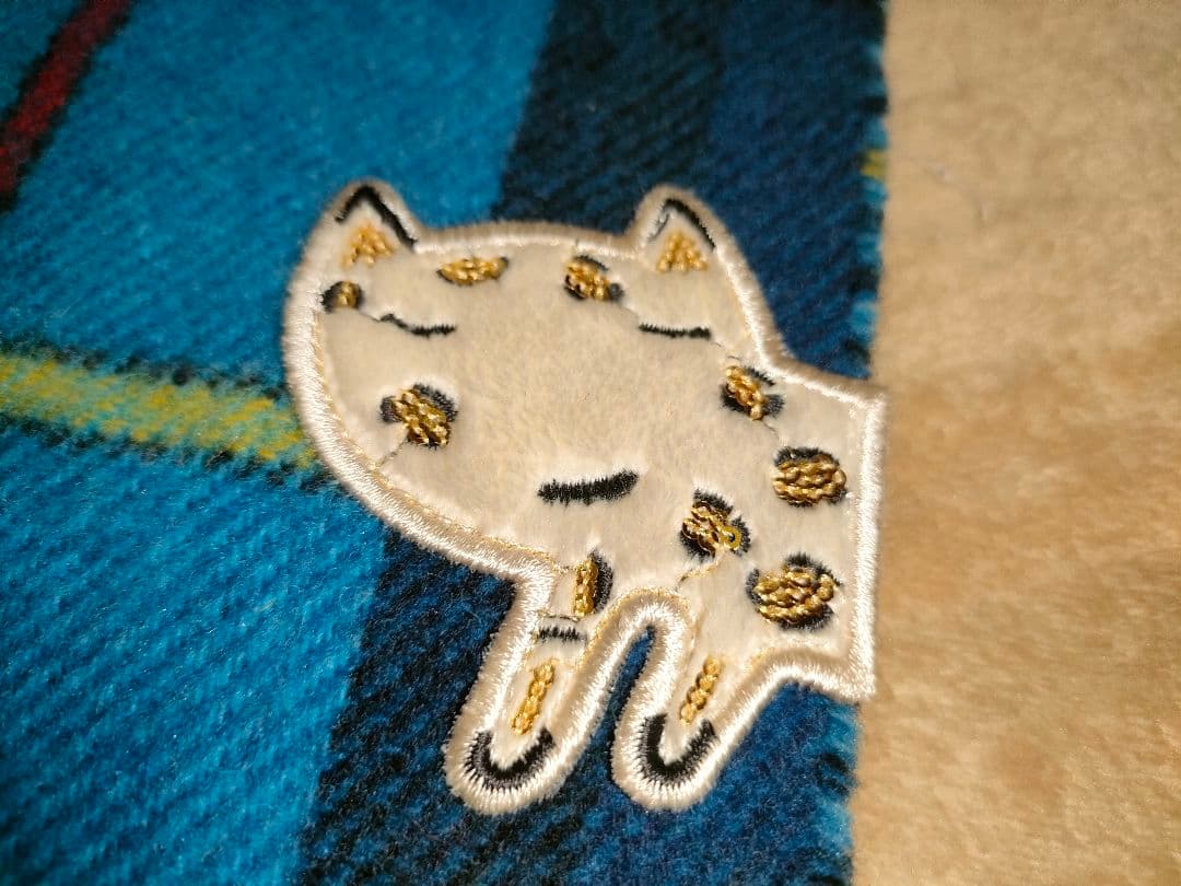 ツモリチサト 猫 ワンポイントマルチカラーマフラー