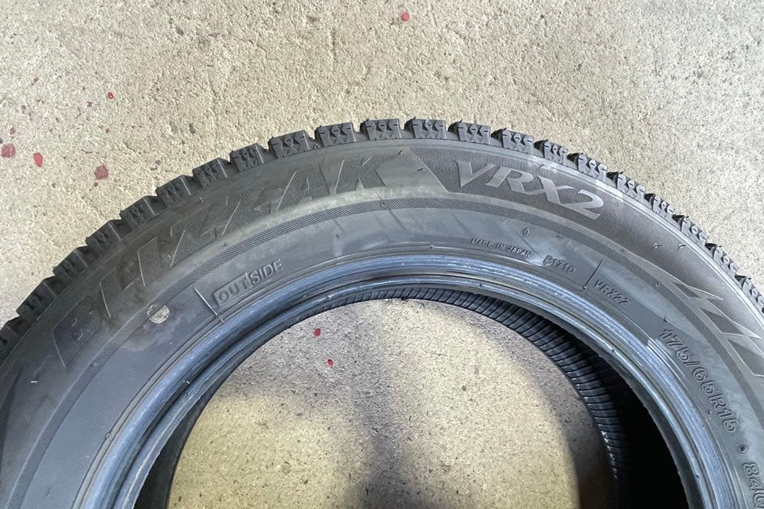 ✦送料込✦ブリヂストン　スタッドレスタイヤ　VRX2 175/65R15 2本