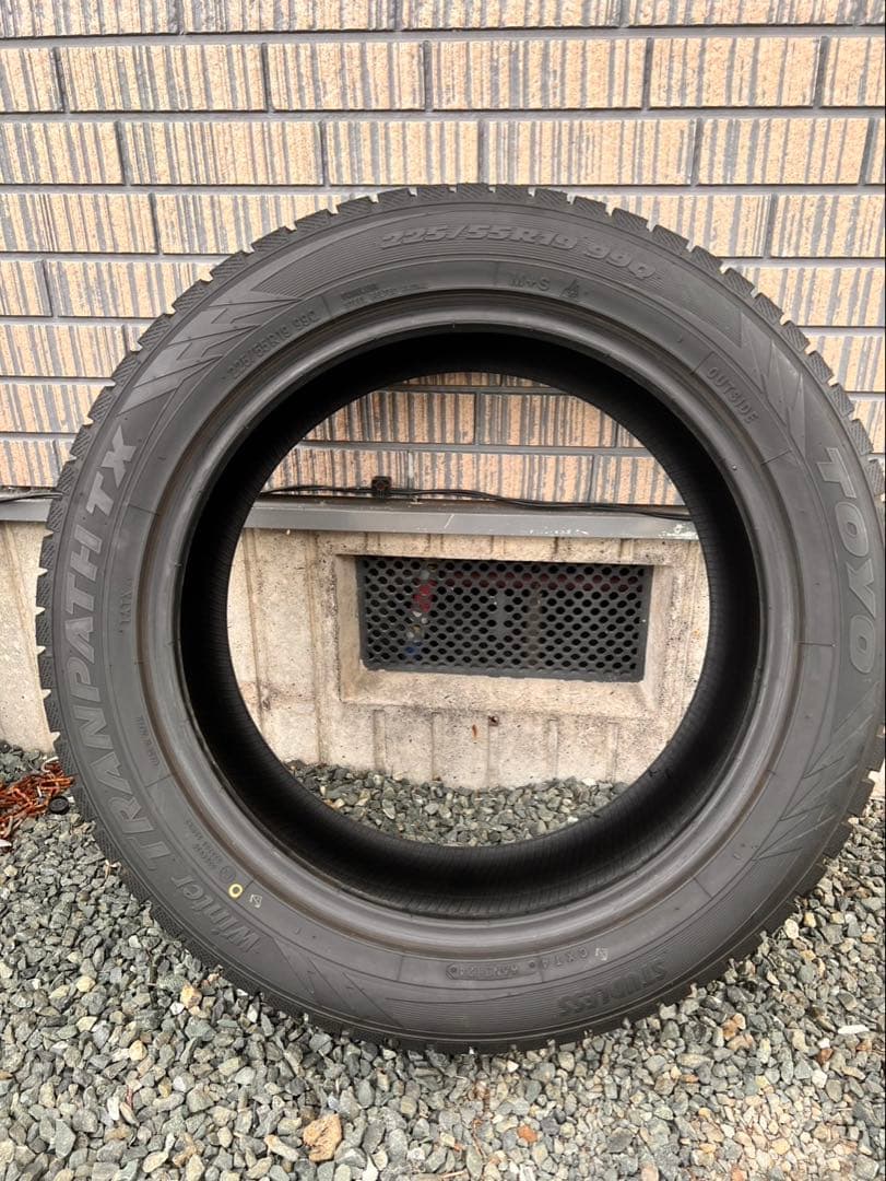 225/55R19 スタッドレスタイヤ　　【使用期間約４ヶ月5〜6000km】
